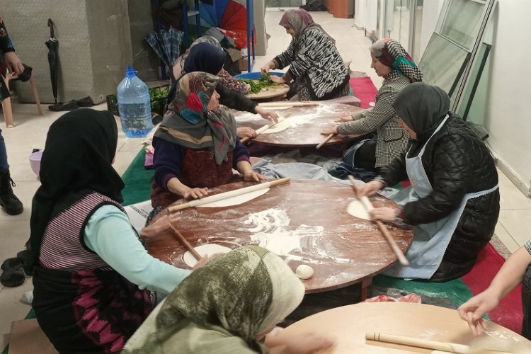 Bilecik'te oklavalar depremzedeler için çalıştı