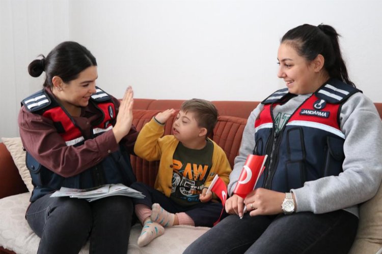 Bingöl Jandarması'ndan özel günde özel ziyaret