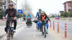 Bisiklet tutkunu aile 8 ayda 11 ülke gezdi