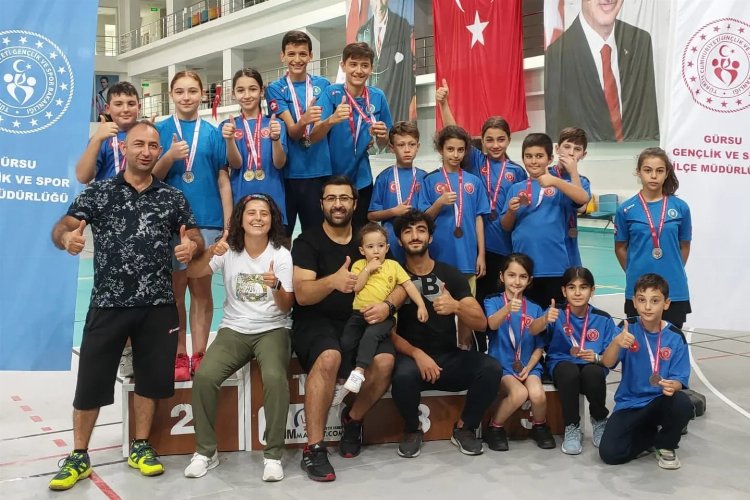 Bursa Büyükşehir Belediyesporlu badmintonculardan 4 madalya