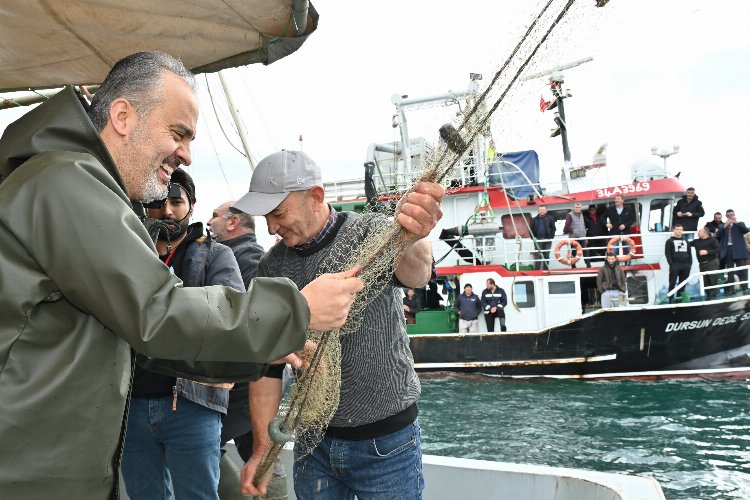 Bursa Büyükşehir'den balıkçılara tulum ve çizme