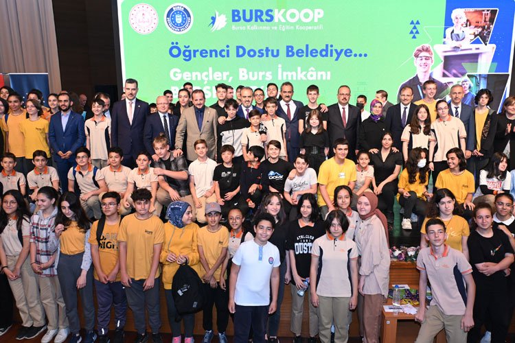 Bursa Büyükşehir'den meslek liseli gençlere burs desteği