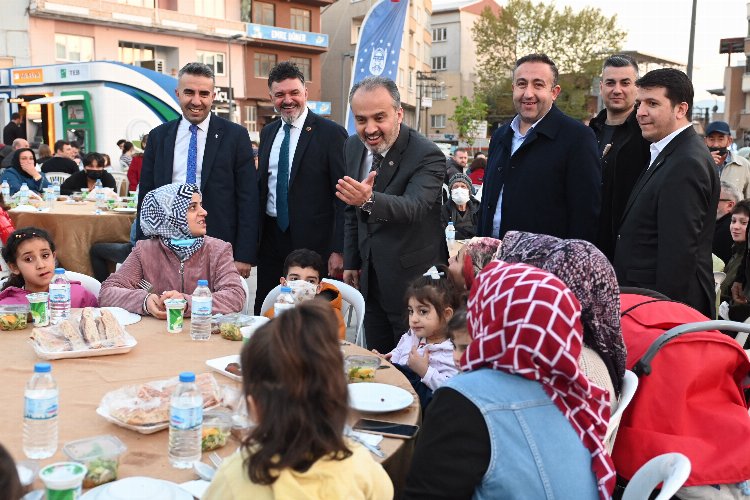 Bursa Büyükşehir iftar sofrasını bu kez Demirtaş'ta kurdu