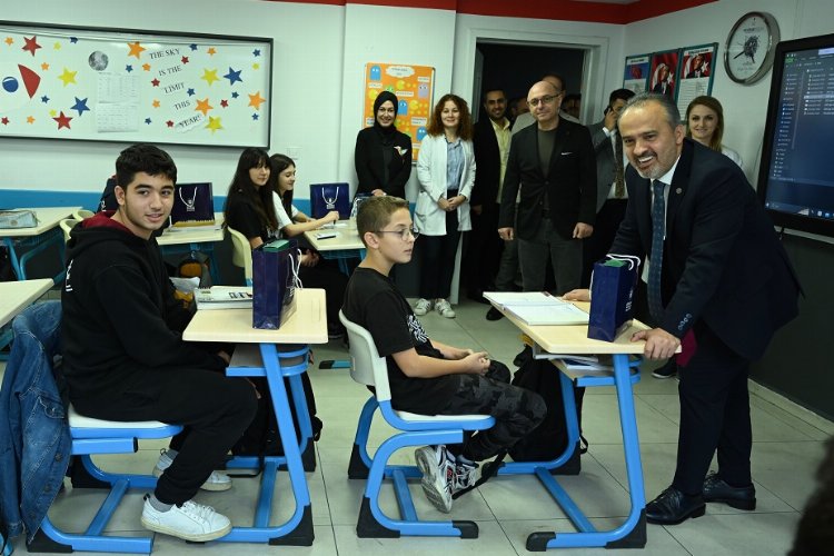 Bursa'da Başkan Aktaş gençlerle buluştu