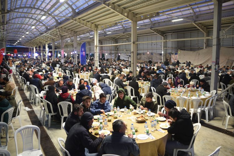 Bursa'da iftar sofrası Büyükorhan'da kuruldu