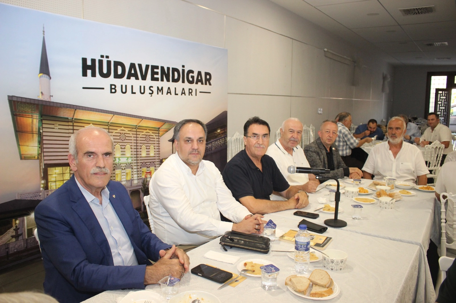 Bursa'da Mustafa Dündar 'Hüdavendigar Buluşmaları'nın konuğu oldu