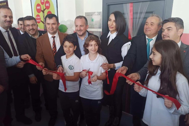 Bursa'da Sabiha Köstem Ortaokulu'na yeni kütüphane