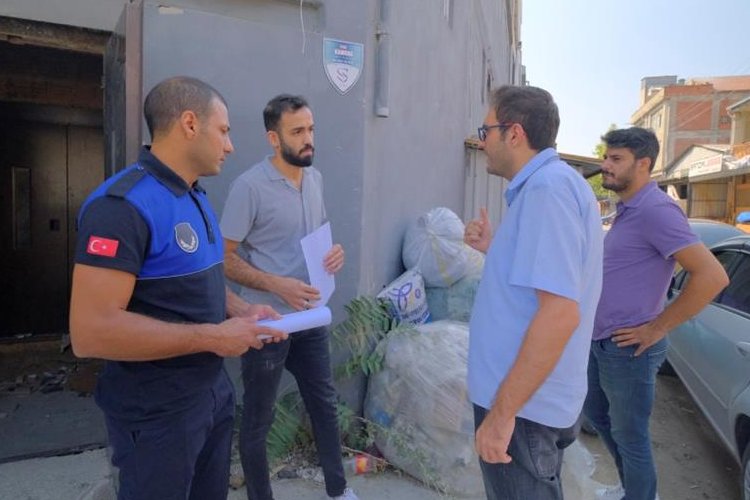 Bursa İnegöl'de esnaflar kirliliğe karşı kapı kapı bilgilendiriliyor