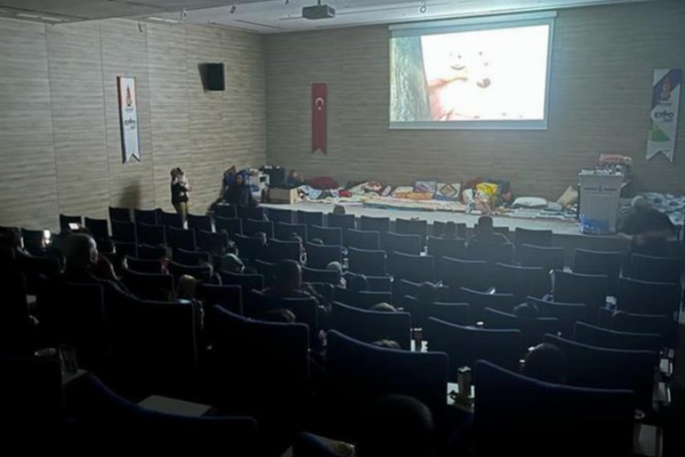 Bursa İnegöl'den Kahramanmaraşlı çocuklara sinema sürprizi