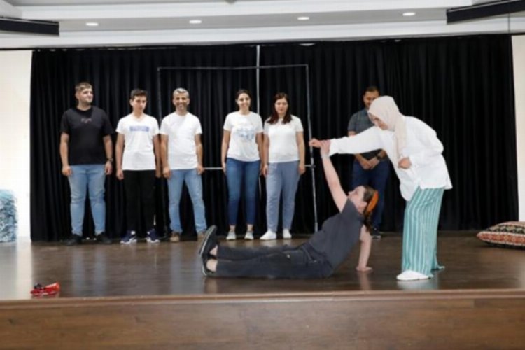 Bursa İnegöl'ün tiyatrocularına 'doğaçlama spor' eğitimi