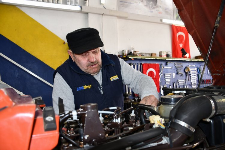 Bursa İznik'te yarım asırdır traktörlere hayat veriyor