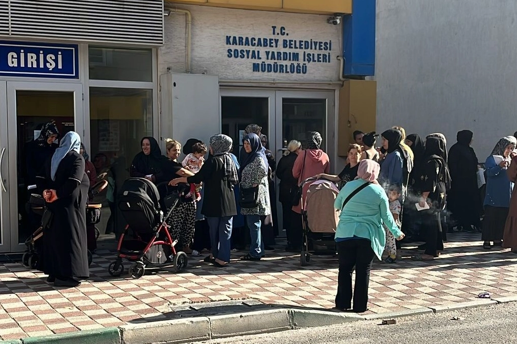 Bursa Karacabey'den öğrencilere kırtasiye çeki desteği