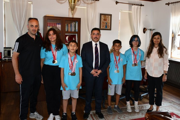 Bursa Mudanya'da başarılı ‘Judo’culardan Kaymakam’a ziyaret