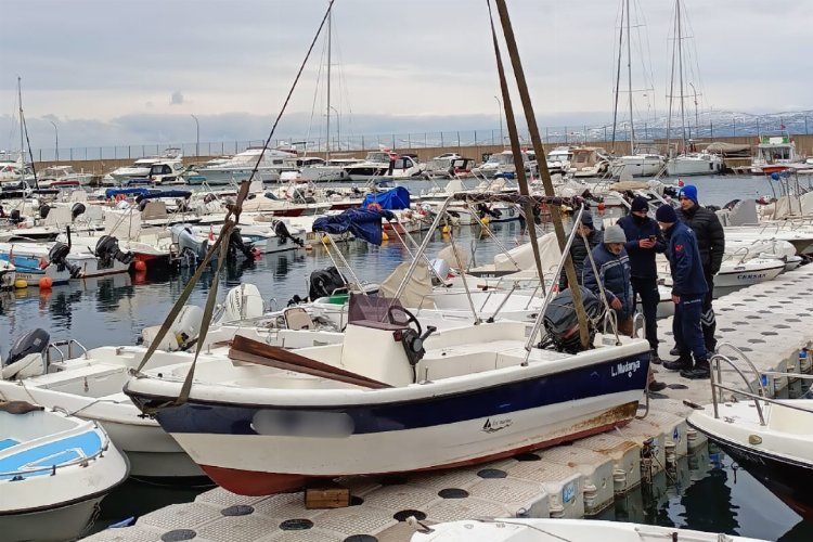 Bursa Mudanya'da su tahliyesinde bulunamayan bazı tekneler battı