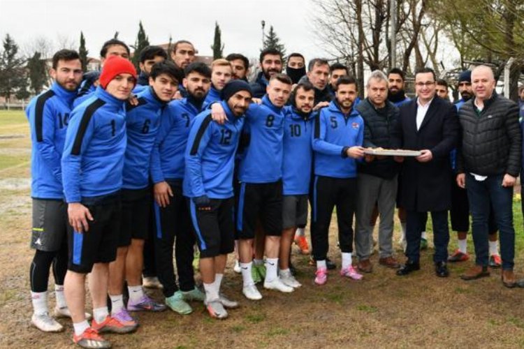 Bursa Mustafakemalpaşa'da futbolculara moral ziyareti