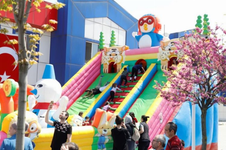 Bursa İnegöl'de Çocuk Şenliğinde muhteşem final