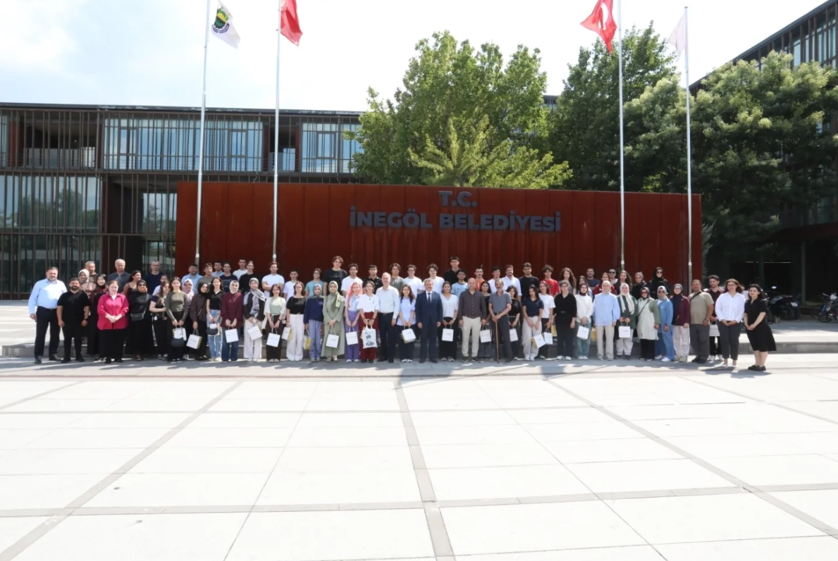 Bursa İnegöl’de YKS başarısı! Başkan Taban öğrencilerle bir arada