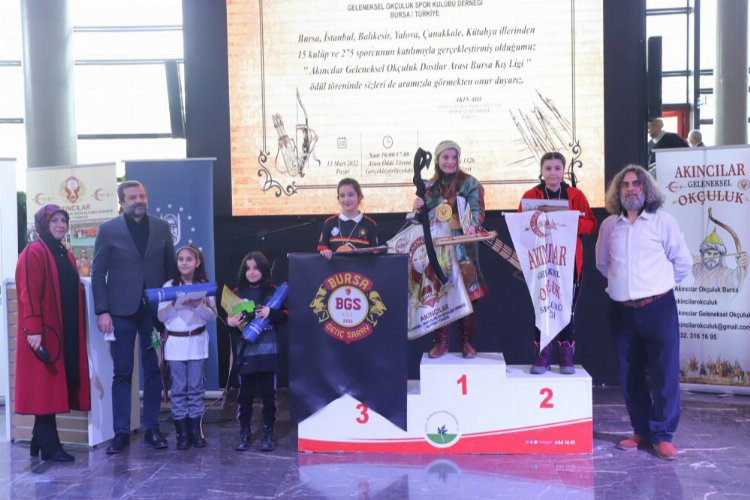 Bursa'nın başarılı okçuları Fetih Müzesi'nde ödüllerini aldı 