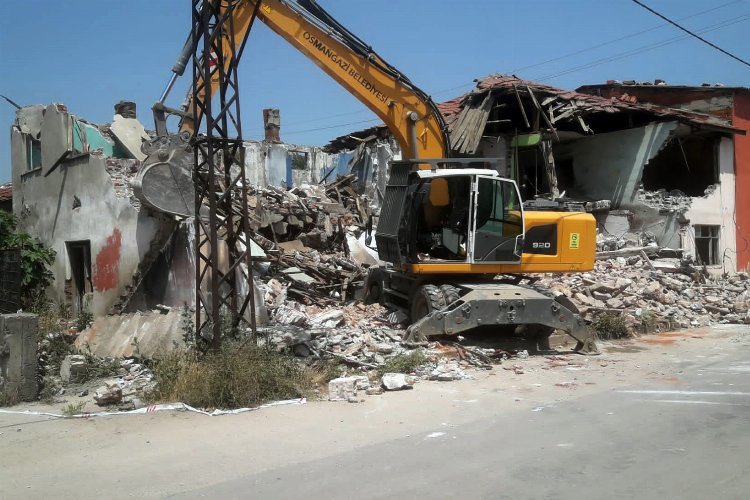 Bursa Osmangazi'de metruk binalar tek tek yıkılıyor 