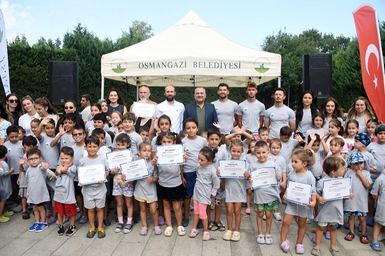 Bursa Osmangazi’de minikler yaz tatilinde yüzmeyi öğrendi