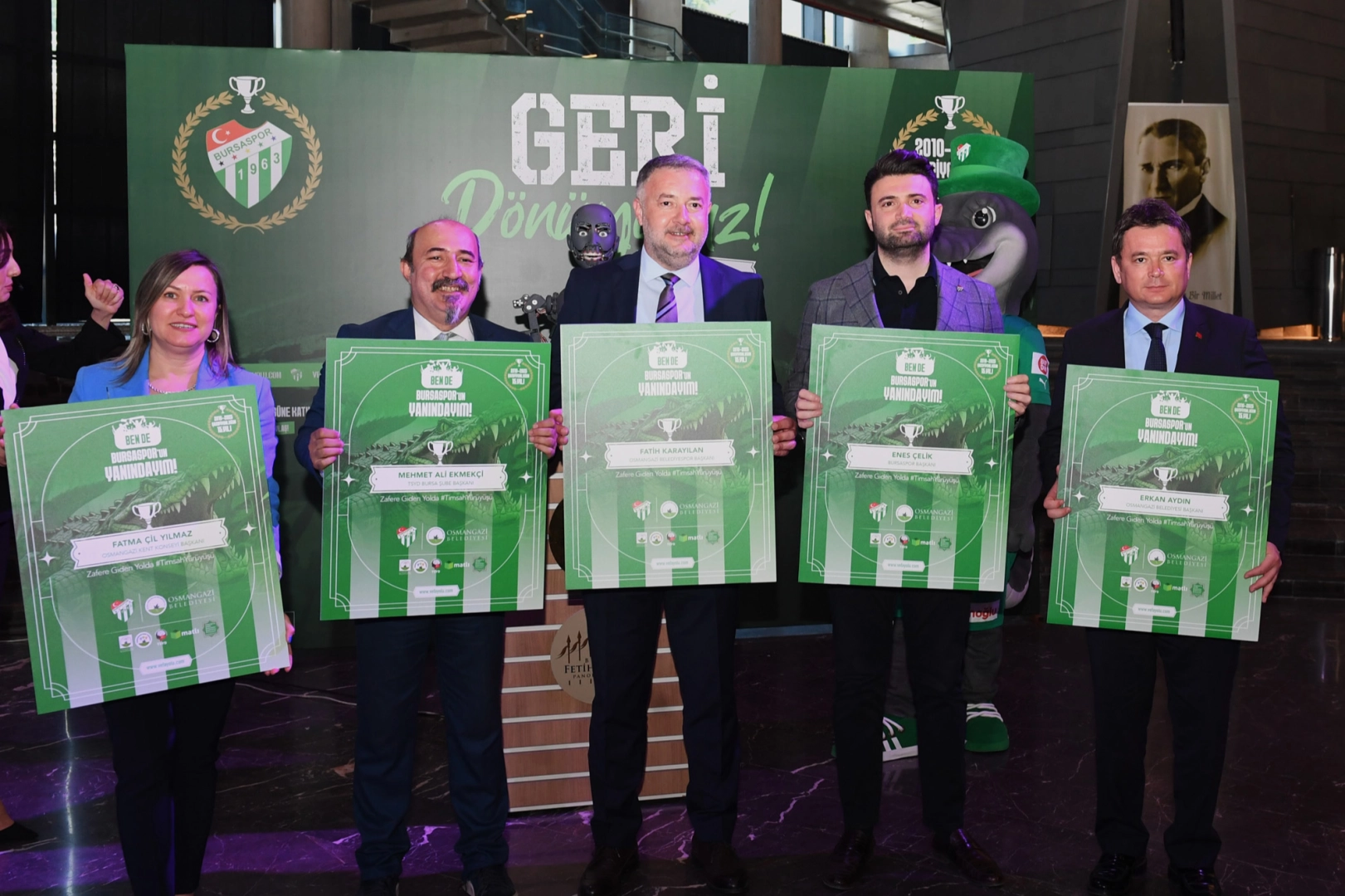 Bursa Osmangazi'de yeşil-beyaz sevdalılar buluştu... Türkiye’nin ilk insansı robotundan Bursaspor’a destek