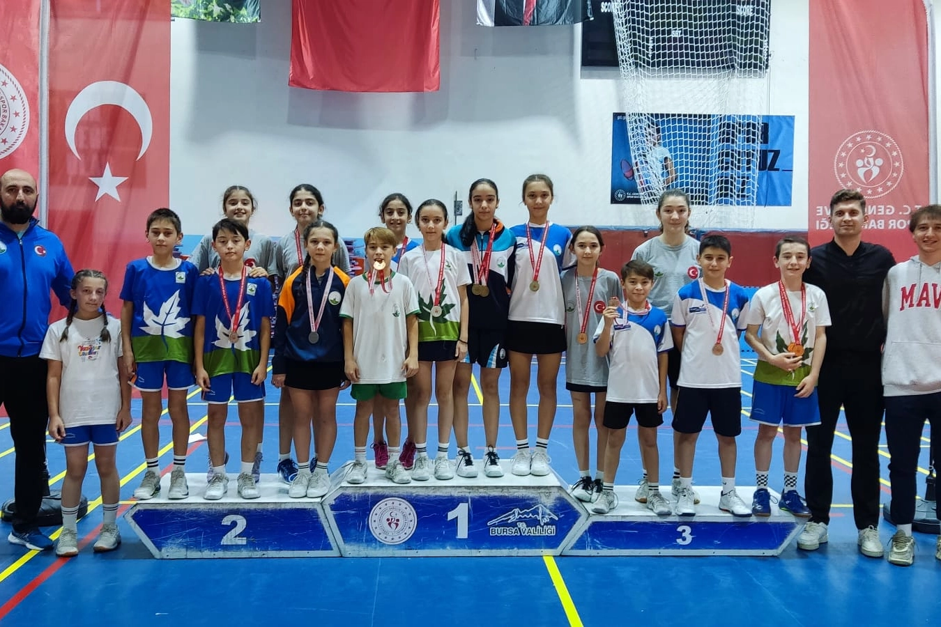 Bursa Osmangazili badmintoncular madalyaya doydu