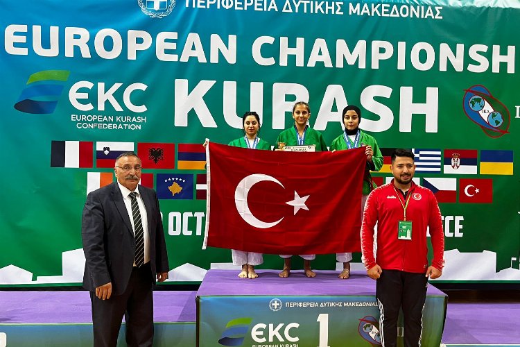 Bursa Osmangazili judocu ay yıldızlı bayrağı dalgalandırdı