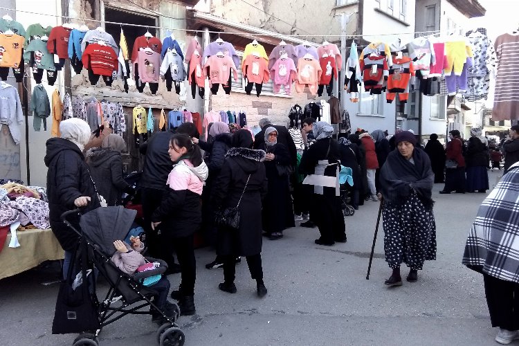 Bursa Yenişehir'de 'Karıştır Pazarı' hep revaçta