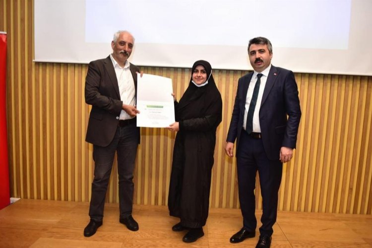 Bursa Yıldırım Belediyesi 'Felsefi Düşüncenin Serüveni Atölyesi’ mezunlarını verdi