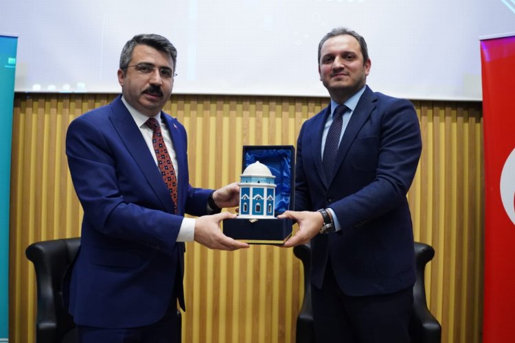 Bursa Yıldırım'da RTÜK Yardımcısı Uslu dijital çağı konuştu 