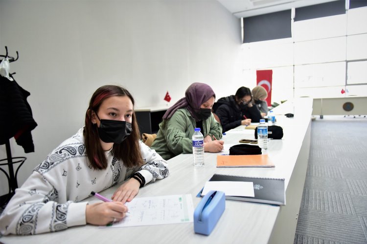 Bursa Yıldırım'da YKS adayları için soru çözüm günleri 
