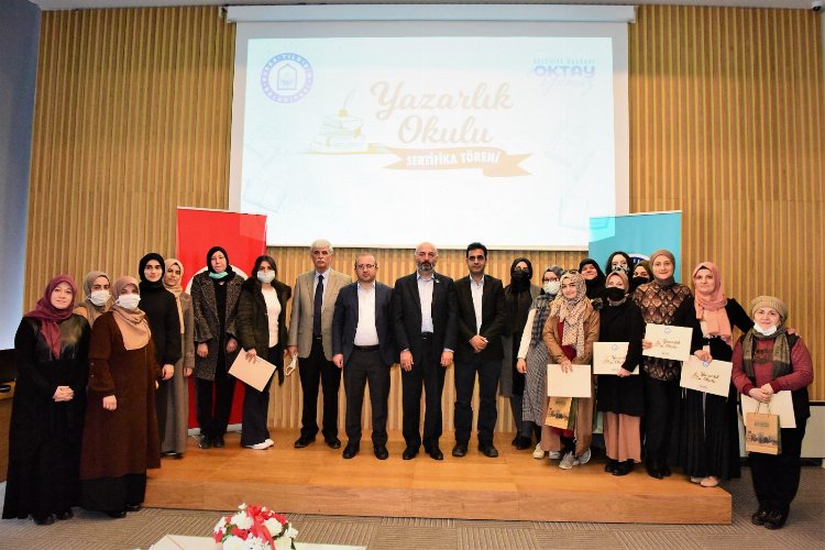 Bursa Yıldırım 'Yazarlık Okulu' mezunlarını verdi 