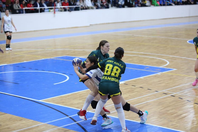Büyükşehir Belediyespor Kadın Hentbolcular galibiyetle başladı