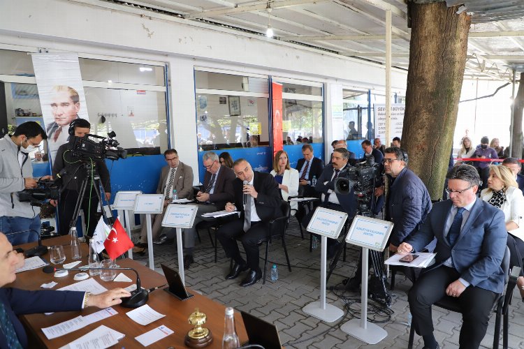 Büyükçekmece'de köy kahvesinde meclis toplantısı