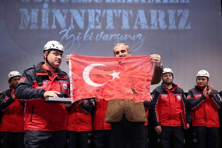 Çayırova'nın afet gönüllüleri onurlandırıldı