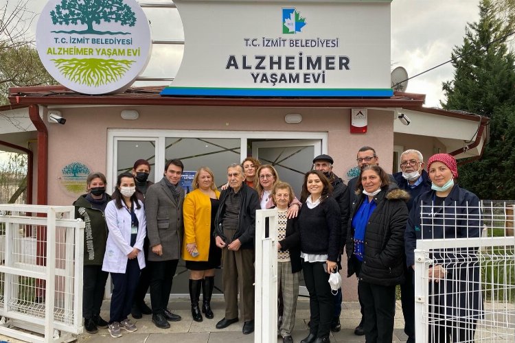 CHP’li meclis üyesi Özkar'dan, Kocaeli İzmit Alzheimer Yaşam Evi’ne ziyaret 