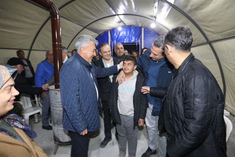CHP'li vekillerden Güzelbahçe'deki 'Konteyner Kent'e ziyaret