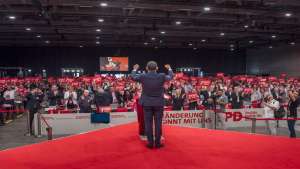 CHP Lideri Özgür Özel, Berlin’de Almanya Sosyal Demokrat Partisi (SPD) Kongresi’ne Katıldı.