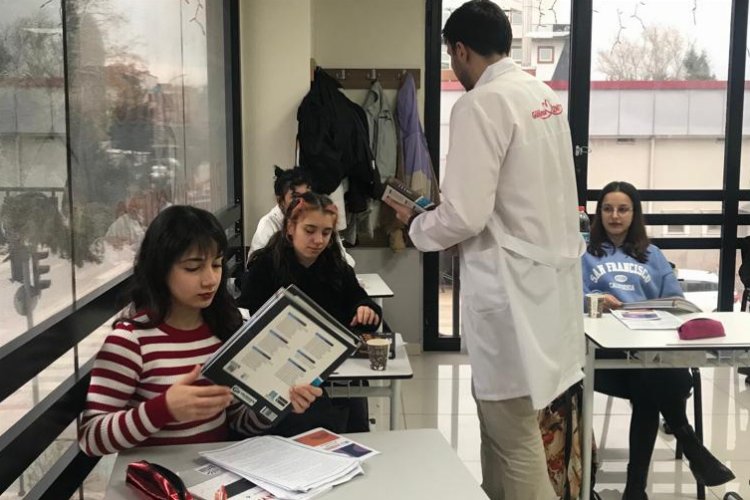 Çınar Akademi'den ara tatilde hediye test kitabı