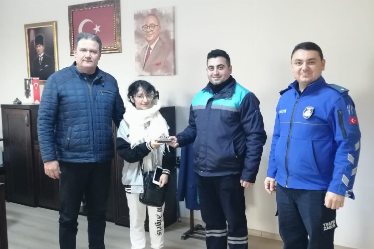 Cüzdan kaybeden üniversitelinin imdadına Büyükşehir yetişti