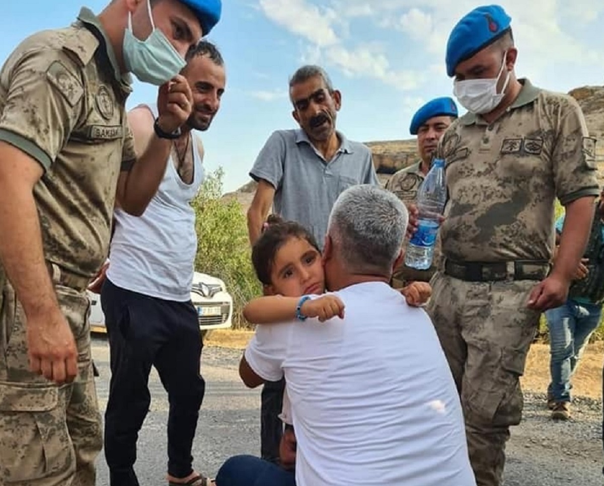 Dağda kaybolan 3 yaşındaki Hazal’ı Mehmetçik buldu