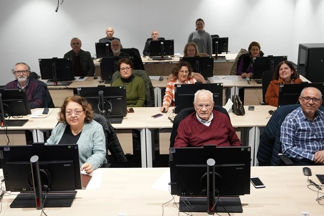 Denizli Büyükşehir’den 65 yaş üstüne dijital eğitim desteği
