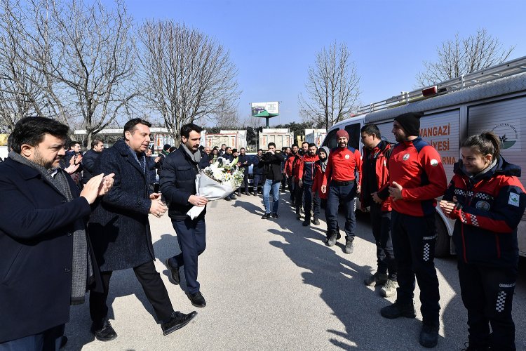 Depremin kahramanlarına Bursa Osmangazi'de duygusal karşılama