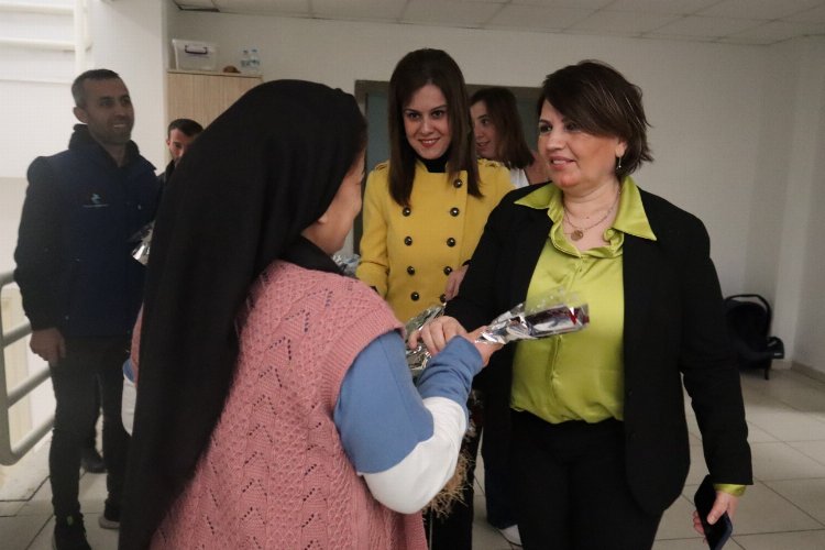 Düzce'de depremzede kadınların 8 Mart'ı kutlandı