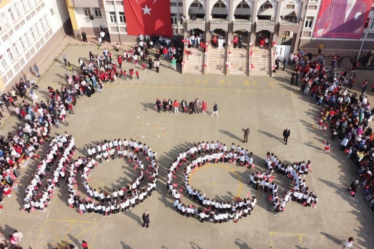 Düzce'de öğrenciler 100. yıl şekli oluşturdu