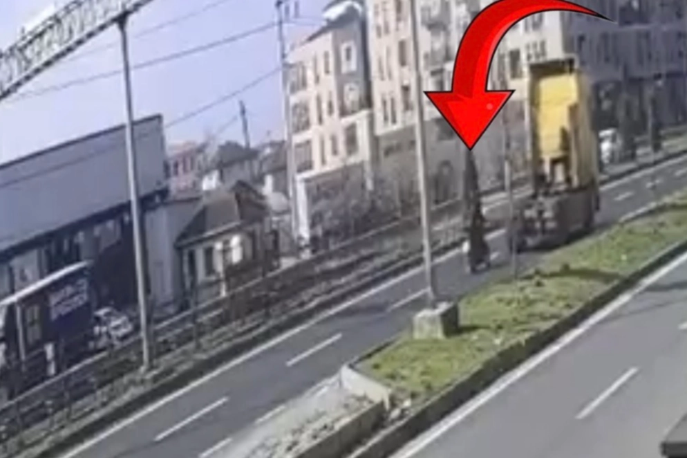 Düzce'de motosiklet tıra arkadan çarptı: 1 yaralı