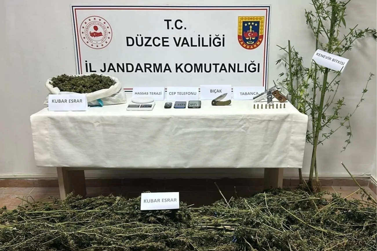 Düzce'de uyuşturucuya 2 gözaltı!