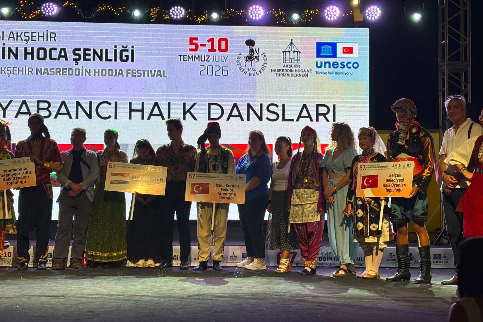 Efes Selçuk Halk Oyunları ekibinden muhteşem performans