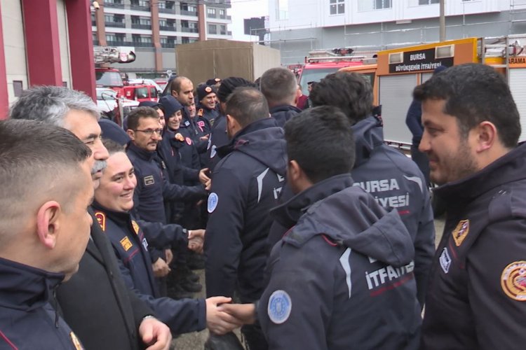 Enkazdaki canlara nefes olan kahramanlardan 48'i daha Bursa'ya döndü