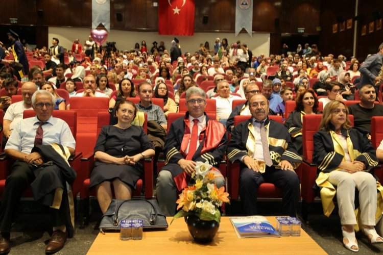 ERÜ Fen Fakültesi'nde mezuniyet heyecanı